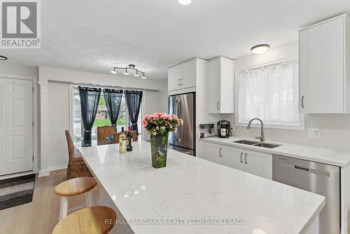 84 Regent Drive, St. Catharines (Vine/Linwell), ON - Indoor Photo Showing Kitchen With Double Sink With Upgraded Kitchen