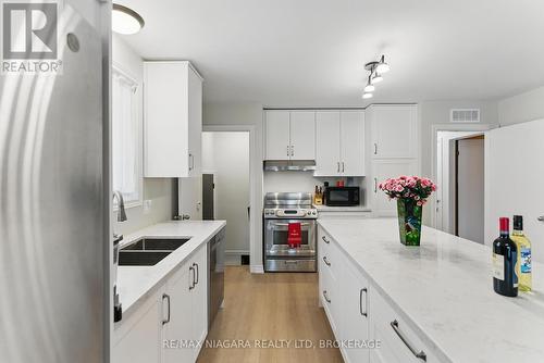 84 Regent Drive, St. Catharines (Vine/Linwell), ON - Indoor Photo Showing Kitchen With Double Sink
