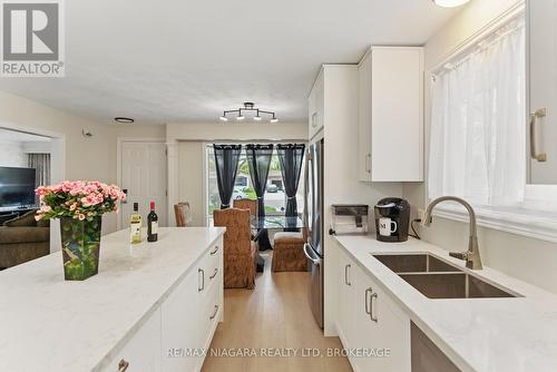 84 Regent Drive, St. Catharines (Vine/Linwell), ON - Indoor Photo Showing Kitchen With Double Sink With Upgraded Kitchen