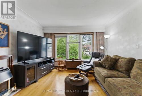 84 Regent Drive, St. Catharines (Vine/Linwell), ON - Indoor Photo Showing Living Room