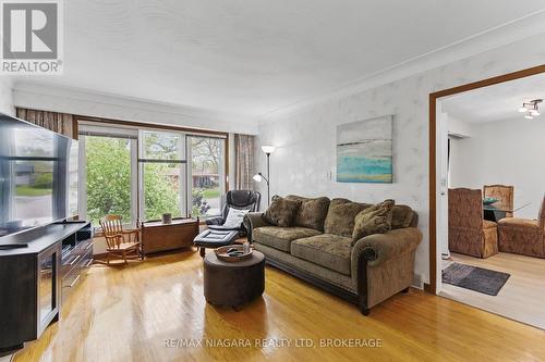 84 Regent Drive, St. Catharines (Vine/Linwell), ON - Indoor Photo Showing Living Room