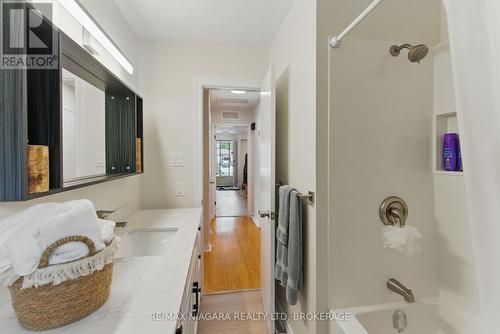 84 Regent Drive, St. Catharines (Vine/Linwell), ON - Indoor Photo Showing Bathroom