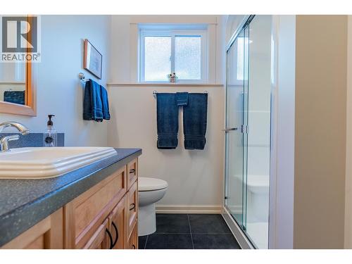 7912 Birchwood Drive, Trail, BC - Indoor Photo Showing Bathroom