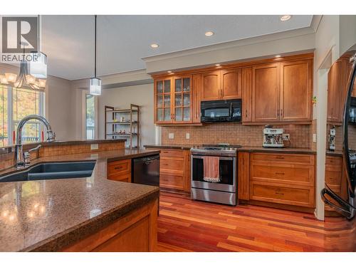 7912 Birchwood Drive, Trail, BC - Indoor Photo Showing Kitchen With Double Sink