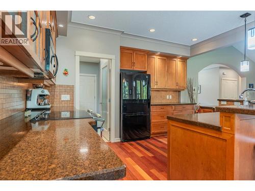 7912 Birchwood Drive, Trail, BC - Indoor Photo Showing Kitchen With Double Sink