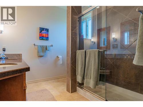 7912 Birchwood Drive, Trail, BC - Indoor Photo Showing Bathroom