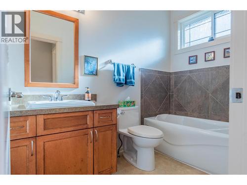7912 Birchwood Drive, Trail, BC - Indoor Photo Showing Bathroom
