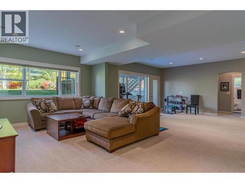 7912 Birchwood Drive, Trail, BC - Indoor Photo Showing Living Room