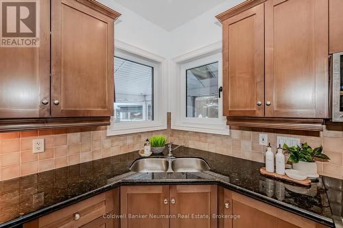 32 Forest Ridge Road, Erin, ON - Indoor Photo Showing Kitchen With Double Sink