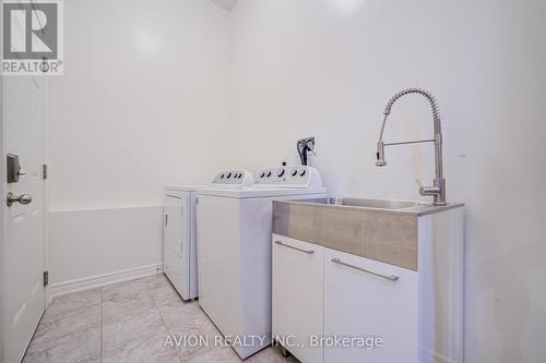 16 Callisto Lane, Richmond Hill, ON - Indoor Photo Showing Laundry Room
