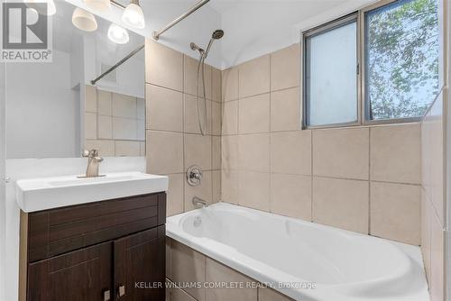 62 Bond Street, Kitchener, ON - Indoor Photo Showing Bathroom