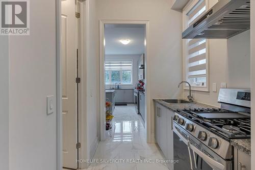 71 Raspberry Rdg Avenue, Caledon, ON - Indoor Photo Showing Kitchen With Upgraded Kitchen