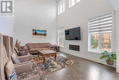 71 Raspberry Rdg Avenue, Caledon, ON - Indoor Photo Showing Living Room With Fireplace