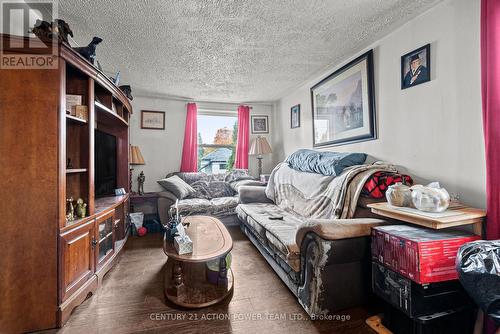 331 Seventh Street E, Cornwall, ON - Indoor Photo Showing Living Room