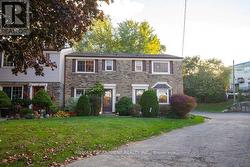 138 VICTOR BOULEVARD  Hamilton, ON L9A 2V4