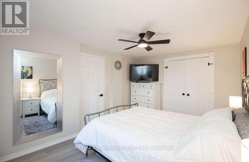 138 Victor Boulevard, Hamilton, ON - Indoor Photo Showing Bedroom
