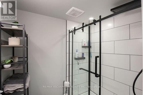 138 Victor Boulevard, Hamilton, ON - Indoor Photo Showing Other Room