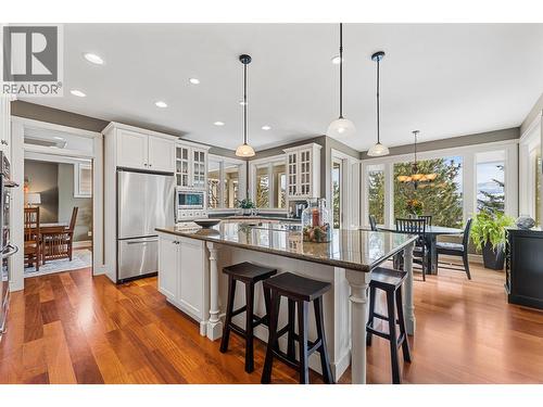 427 Long Ridge Drive, Kelowna, BC - Indoor Photo Showing Kitchen With Upgraded Kitchen