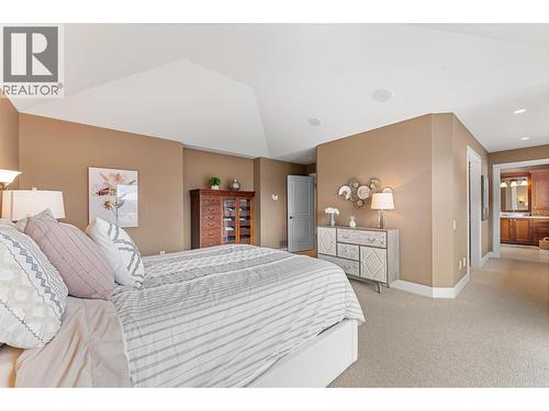 427 Long Ridge Drive, Kelowna, BC - Indoor Photo Showing Bedroom