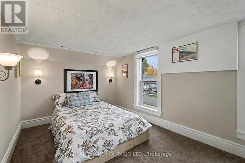 30 Wood Street, Mapleton, ON - Indoor Photo Showing Bedroom