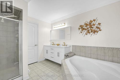 1128 Knotty Pine Grove, Mississauga, ON - Indoor Photo Showing Bathroom