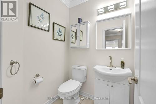 1128 Knotty Pine Grove, Mississauga, ON - Indoor Photo Showing Bathroom