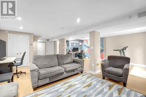 1128 Knotty Pine Grove, Mississauga, ON - Indoor Photo Showing Living Room