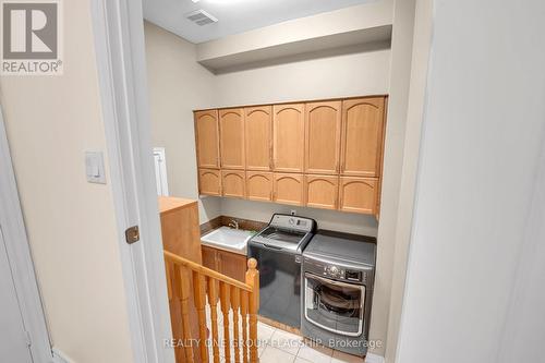1128 Knotty Pine Grove, Mississauga, ON - Indoor Photo Showing Other Room
