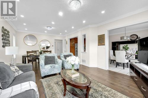 1128 Knotty Pine Grove, Mississauga, ON - Indoor Photo Showing Living Room