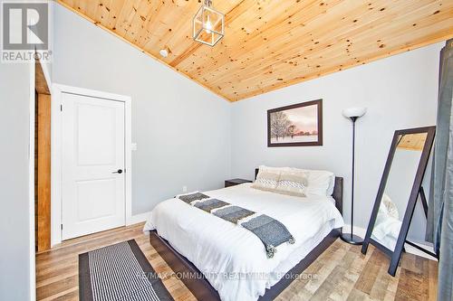 6605 Pioneer Village Lane, Ramara, ON - Indoor Photo Showing Bedroom