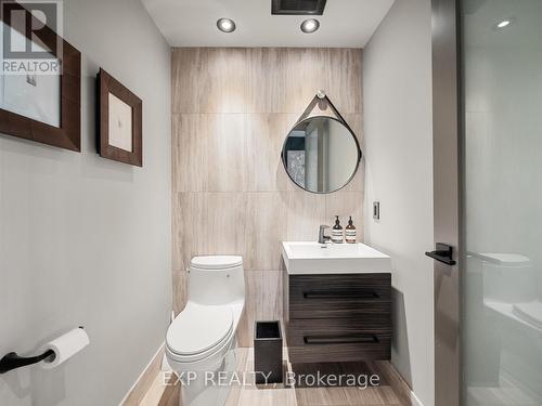Ph1 - 533 Richmond Street W, Toronto, ON - Indoor Photo Showing Bathroom