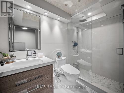 Ph1 - 533 Richmond Street W, Toronto, ON - Indoor Photo Showing Bathroom