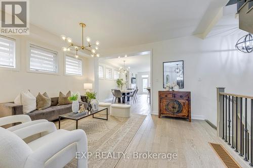 18 - 3129 Riverpath Common, Oakville, ON - Indoor Photo Showing Living Room