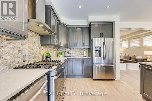 18 - 3129 Riverpath Common, Oakville, ON - Indoor Photo Showing Kitchen With Upgraded Kitchen