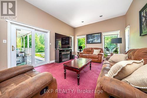 Family Room With Walk-Out - 16 Audubon Way, Georgina, ON - Indoor Photo Showing Living Room