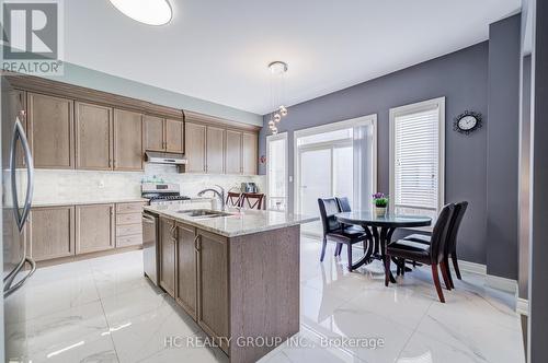 25 Deer Pass Road, East Gwillimbury, ON - Indoor Photo Showing Kitchen
