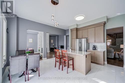 25 Deer Pass Road, East Gwillimbury, ON - Indoor Photo Showing Kitchen