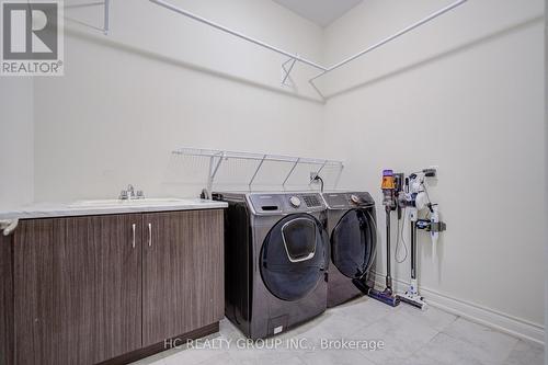 25 Deer Pass Road, East Gwillimbury, ON - Indoor Photo Showing Laundry Room