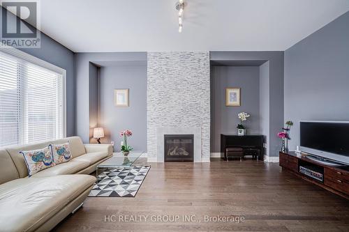 25 Deer Pass Road, East Gwillimbury, ON - Indoor Photo Showing Living Room With Fireplace