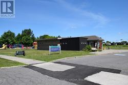 Steps away from Aquaview community center - 