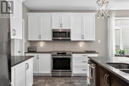 88 Des Rails Street, Clarence-Rockland, ON - Indoor Photo Showing Kitchen With Double Sink With Upgraded Kitchen