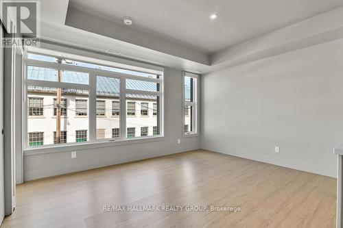201 - 260 Armstrong Street, Ottawa, ON - Indoor Photo Showing Other Room