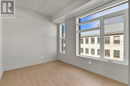 201 - 260 Armstrong Street, Ottawa, ON - Indoor Photo Showing Other Room