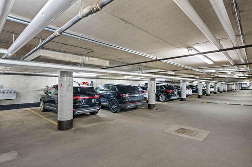 Garage - 411-220 Ch. Du Golf, Montréal (Verdun/Île-Des-Soeurs), QC - Indoor Photo Showing Garage