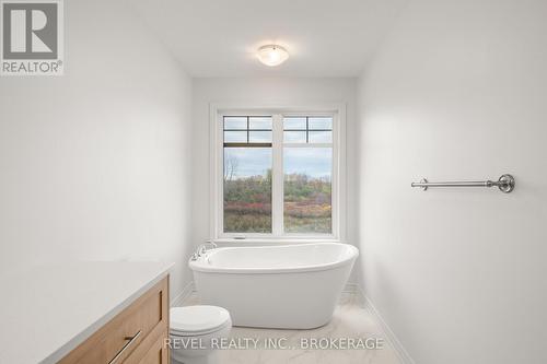 1075 Barrow Avenue, Kingston (East Gardiners Rd), ON - Indoor Photo Showing Bathroom