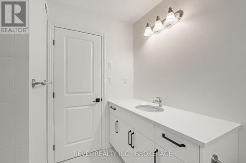 1075 Barrow Avenue, Kingston (East Gardiners Rd), ON - Indoor Photo Showing Bathroom