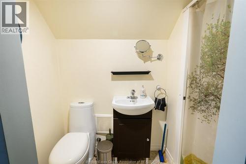 357 Park Avenue West, Chatham, ON - Indoor Photo Showing Bathroom