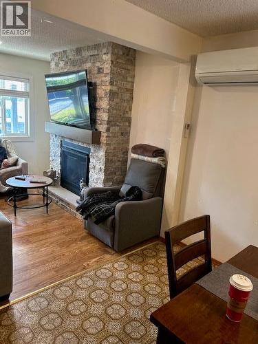 3537 Lakeshore Road, Kelowna, BC - Indoor Photo Showing Living Room With Fireplace