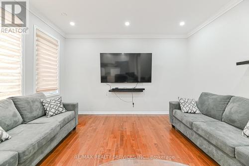 96 Brayshaw Drive, Cambridge, ON - Indoor Photo Showing Living Room