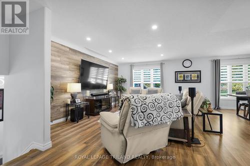 280 Peter Street S, Chatham-Kent (Bothwell), ON - Indoor Photo Showing Living Room